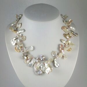 Caroline ROUSSEL jewelry; pearl necklace.